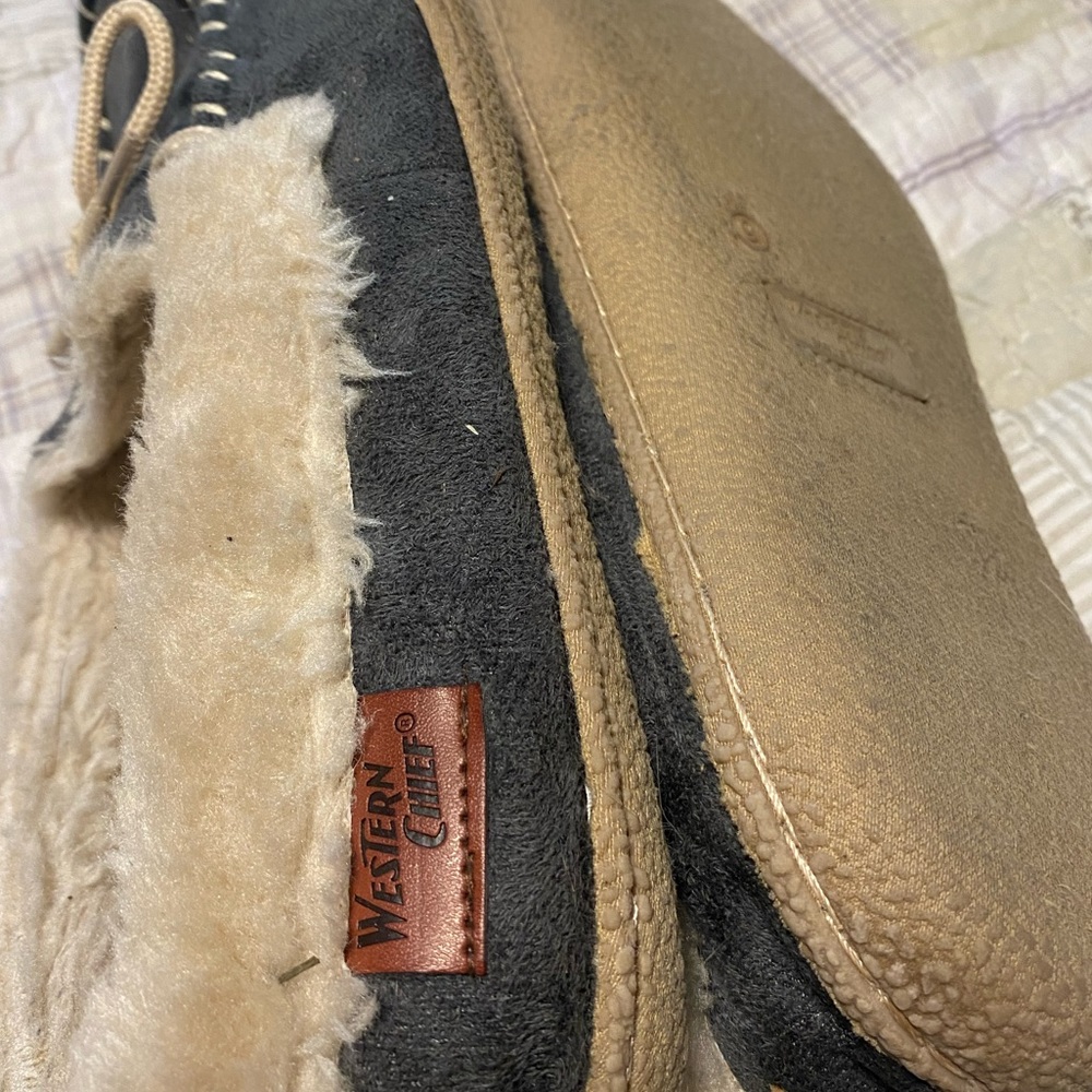 Western Chief Women’s Size 9‎ Moccasin/Slippers With Fuzzy Lining. - Picture 2 of 4